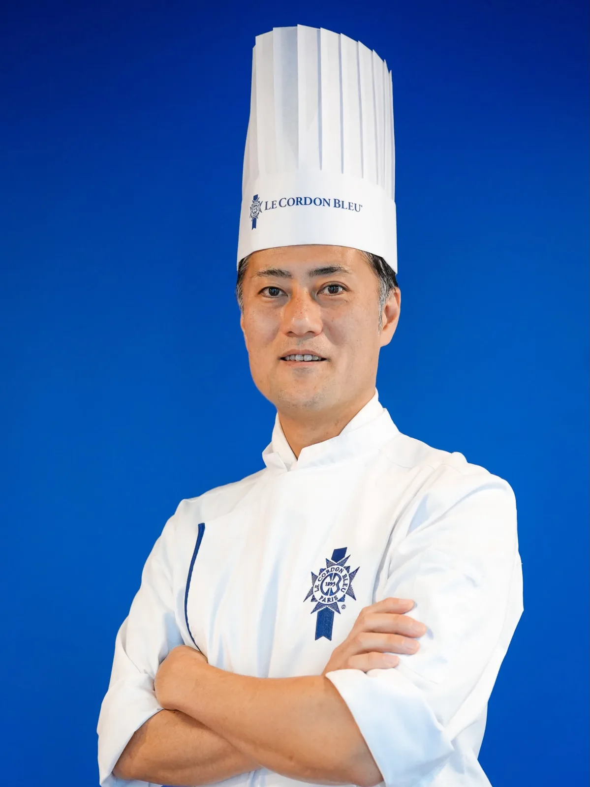 Le chef Norihisa Semboshi en tenue du Cordon Bleu Paris