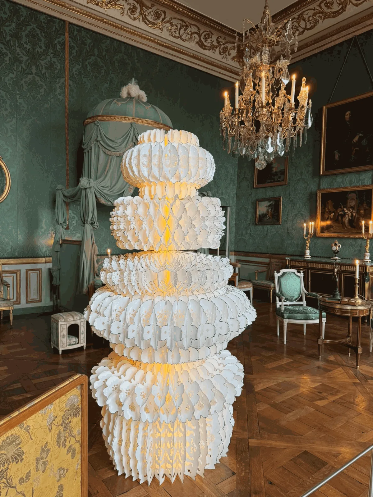 Une création en hanji dans les appartements de l’Hôtel de la Marine